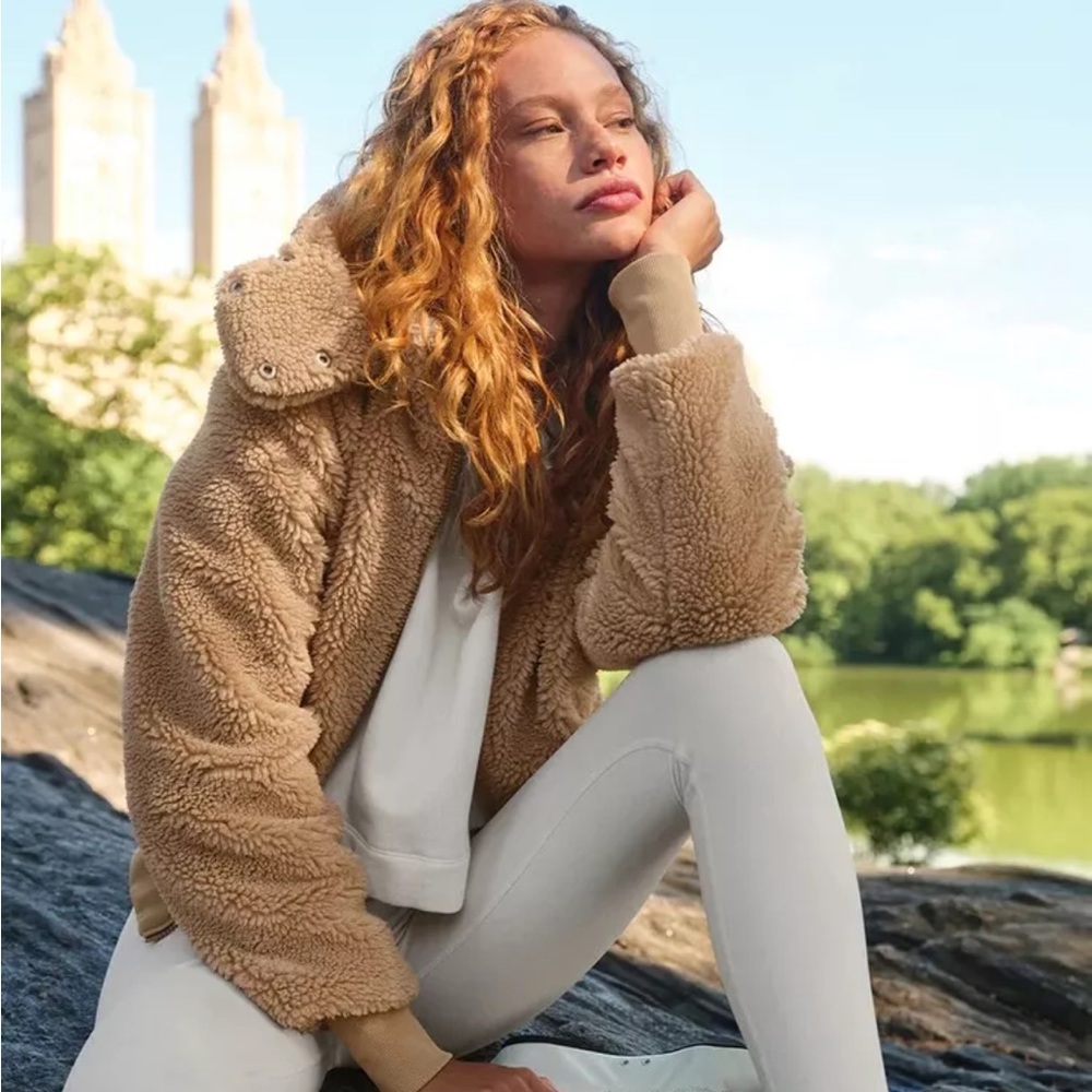 SOLD OUT $218 Alo Yoga Foxy Sherpa Jacket CAMEL Beige Small S Plush Hooded